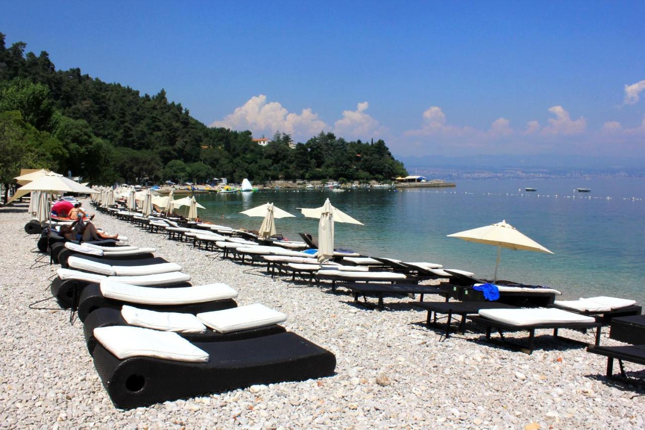 Apartments And Rooms By The Sea Medveja, Opatija - 2305 Lovran Buitenkant foto