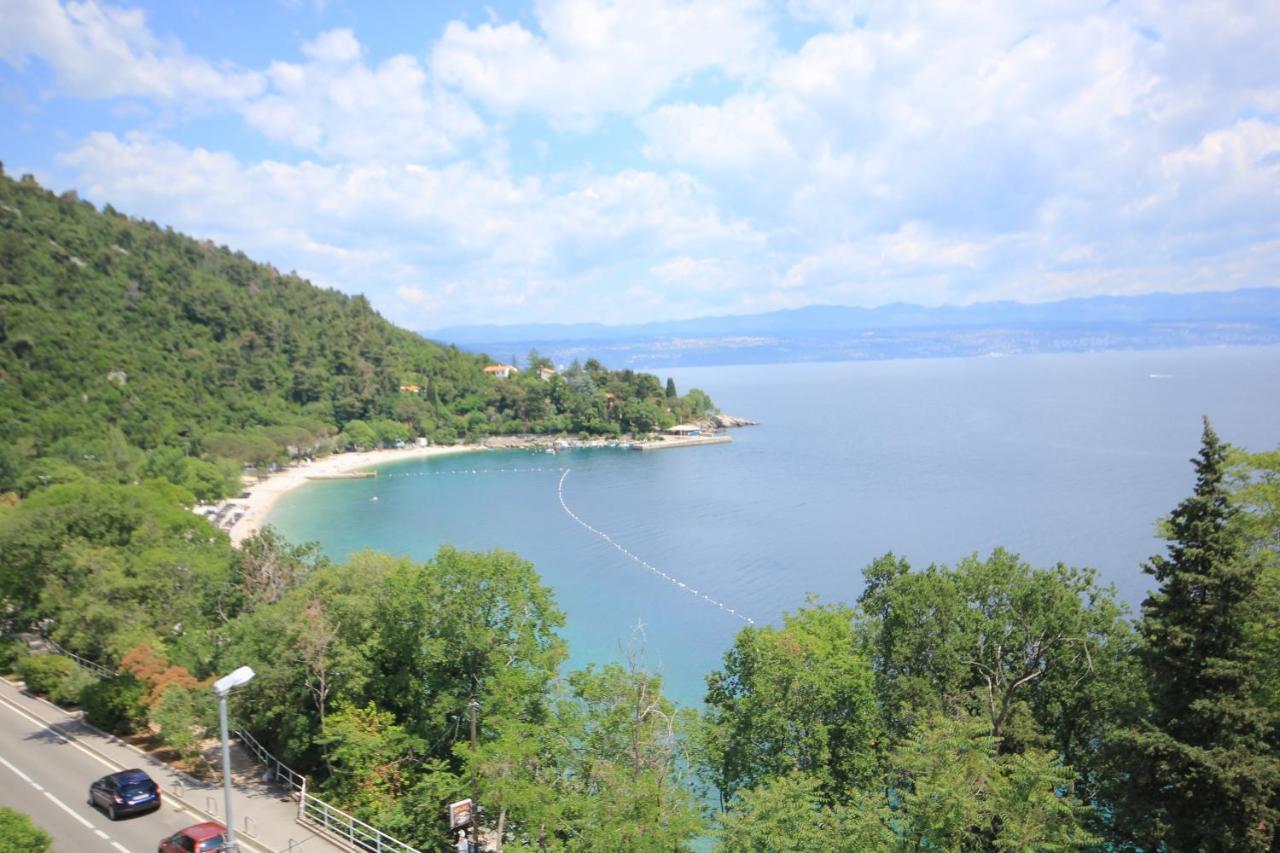 Apartments And Rooms By The Sea Medveja, Opatija - 2305 Lovran Buitenkant foto