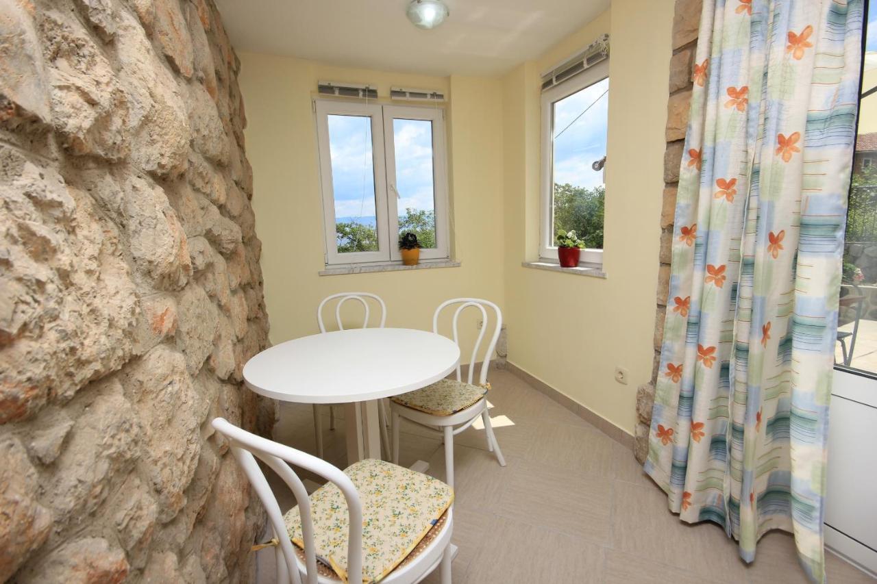 Apartments And Rooms By The Sea Medveja, Opatija - 2305 Lovran Buitenkant foto