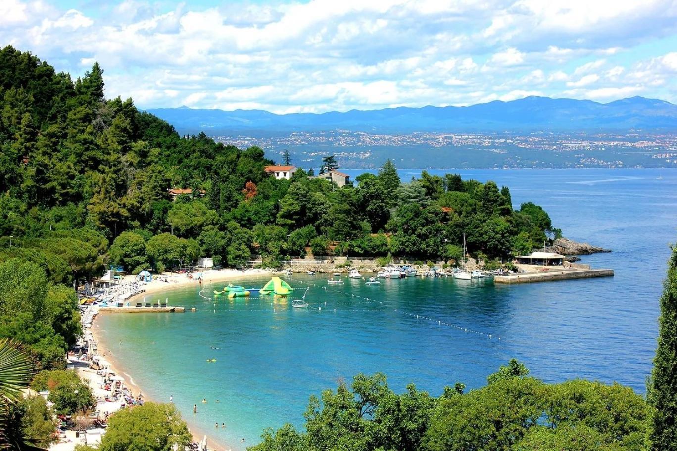 Apartments And Rooms By The Sea Medveja, Opatija - 2305 Lovran Buitenkant foto